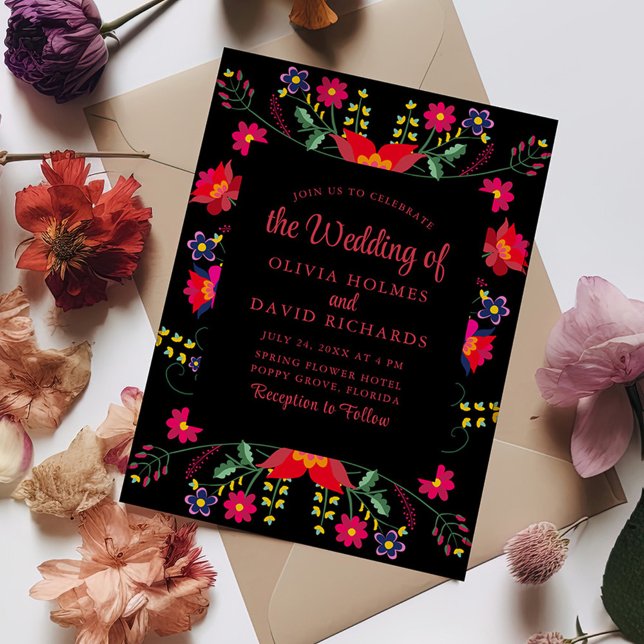 Convite de Casamento Fiesta Floral Mexicana Vermel (Red and Black Mexican Floral Fiesta Wedding Invite on a table with colorful flowers.)
