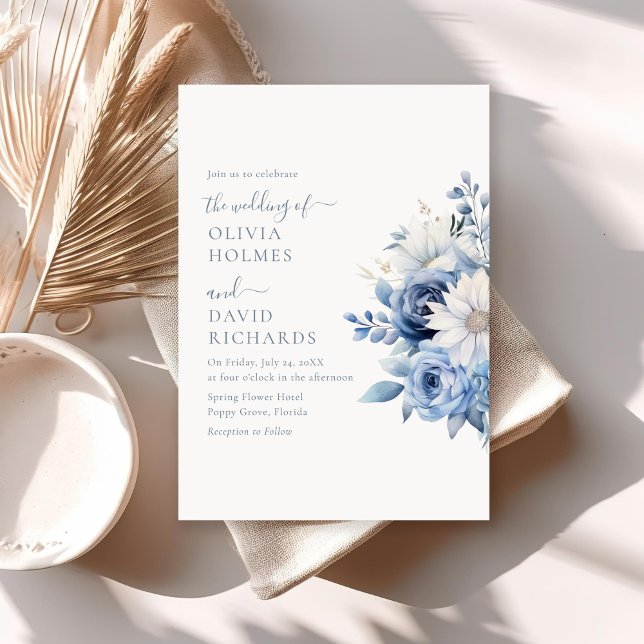 Convite de Casamento Floral Azul Poeirento (Elegant Dusty Blue Wildflowers Wedding Invite on a sunny neutral boho table.)