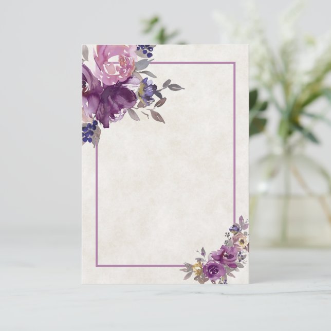 Convite de casamento floral com aguarela violeta o (Em pé/Frente)