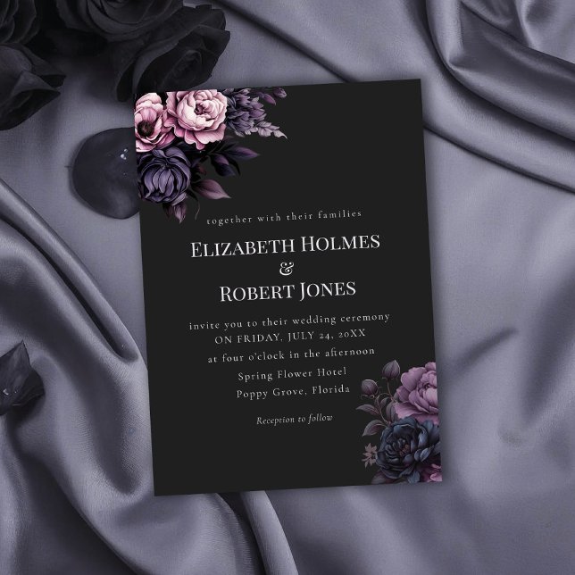 Convite de Casamento Floral Preto Gótico (Gothic Black Floral Wedding Invitation on a gothic wedding table with black roses.
)