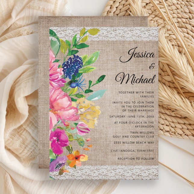 Convite de Casamento Floral Rústico em Rosa Azul c (Rustic pink and yellow watercolor floral on burlap and lace wedding invitation)