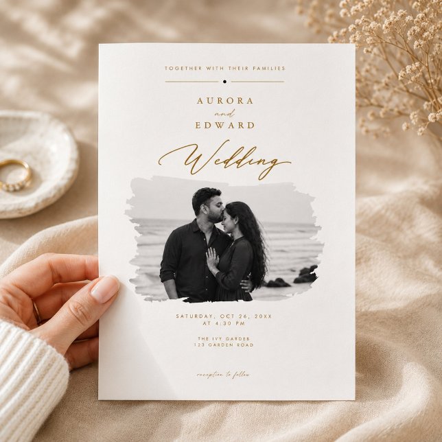 Convite de Casamento Foto com Grafismo Dourado Ele (Criador carregado)