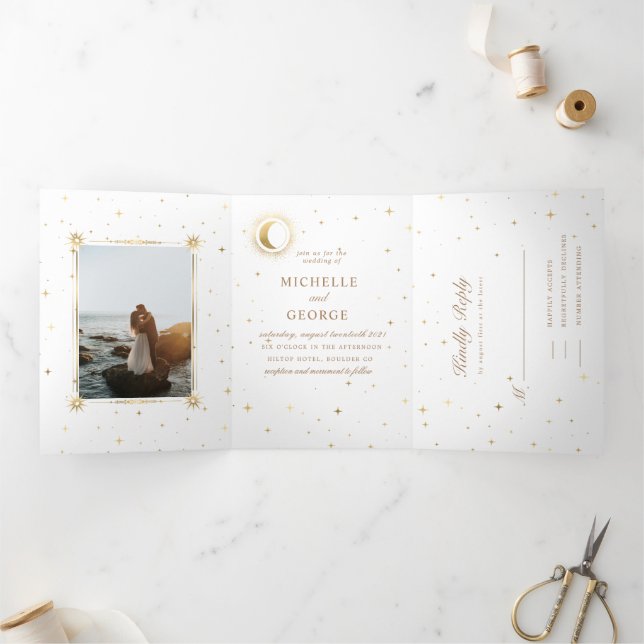 convite de casamento para três luas de ouro celest (Dentro)