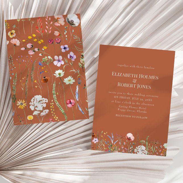 Convite de Casamento Terracota Boho Flor Silvestre (Terracotta Boho Wildflower Wedding Invitation on a sunny neutral dry palm leaf.)