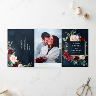 Convite de Casamento Trifold Vermelho Borgonha Mar