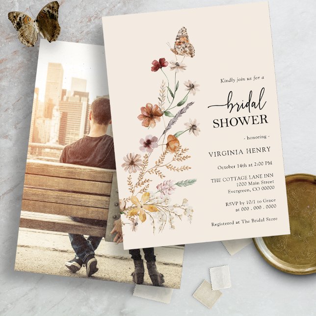 Convite de Chá de Noiva com Foto Boho (Boho Wildflower Photo Bridal Shower Invitation by Painted Paperie
)