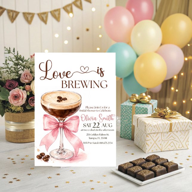 Convite de Chá de Noiva Love is Brewing (Love is Brewing Espresso Martini Bridal Shower Invitation. )