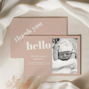 Convite de Chamada de Bebê com Tipografia de Areni