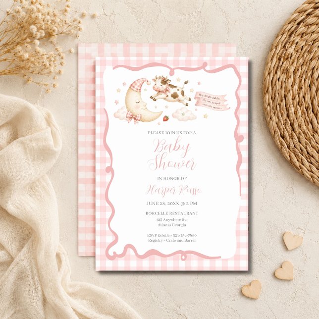 Convite de Chuvada de Bebê Vaca Xadrez Rosa (Pink Gingham Cow Moon Baby Shower Invitation)