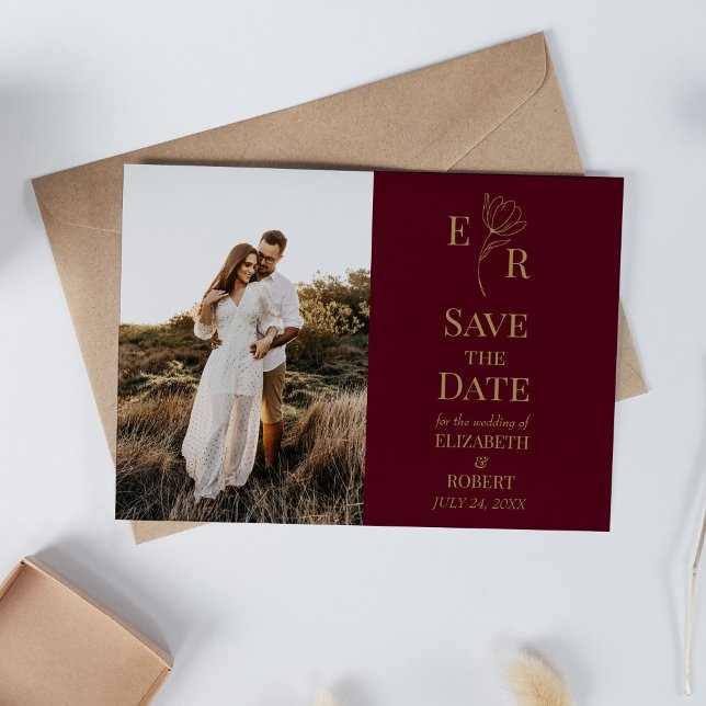 Convite de Data de Salvamento de Monograma Floral  (Burgundy Floral Monogram Photo Save the Date Invitation on neutral boho wedding table.)