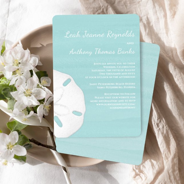 Convite de Dólar de Areia Aquarela para Casamento  (Turquoise beach wedding invitation with watercolor ocean and elegant sand dollar detail)