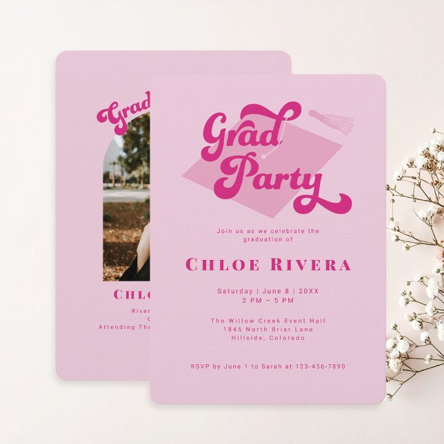 Convite de festa de formatura com borla rosa ousad (Bold pink typography graduate invitation and announcement with photo)