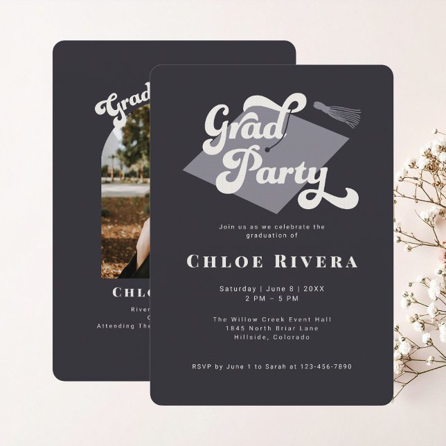 Convite de Festa de Formatura com Foto Tassel Mode (bold-typography-black-grad-invitation)