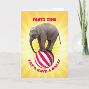 Convite de festas com elefante feliz em uma bola