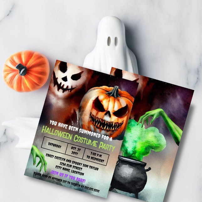 Convite de festas de fantasia de Halloween assusta (Spooky and scary Halloween invitation with an evil pumpkin, ghost and witch's hand.  BOO!)