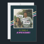 convite de festas de modelo de foto do estilo retr<br><div class="desc">Vintage Retro Legal convite para modelo de foto temático da década de 1980. Personalize este convite fantástico com a sua própria fotografia totalmente excelente. Tem a fotografia perfeita daqueles tempos loucos e selvagens dos anos 80? Você tinha cabelos grandes, perm, ou uma mula? É fácil carregar. Seus amigos vão adorar....</div>