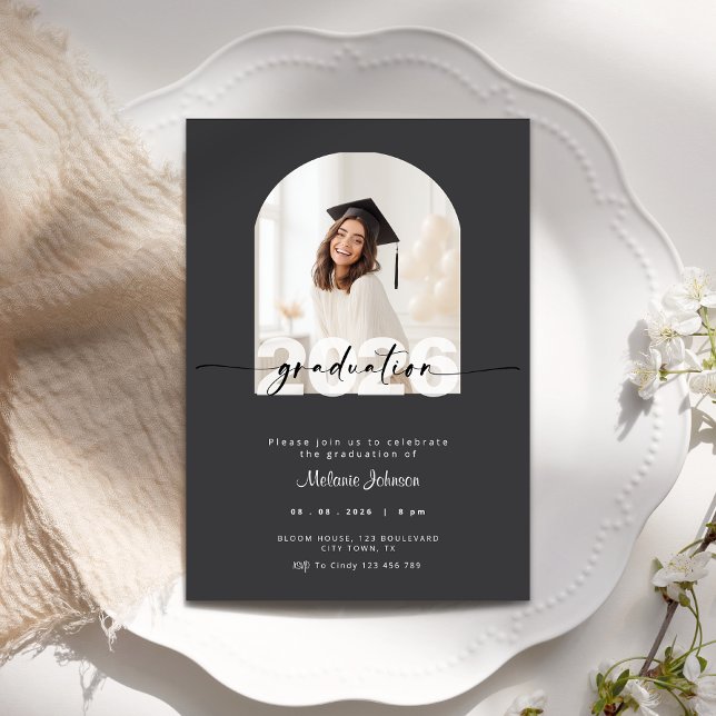 Convite de Formatura Cinza Escuro com Foto - 2026 (Dark grey graduation invitation with photo.)