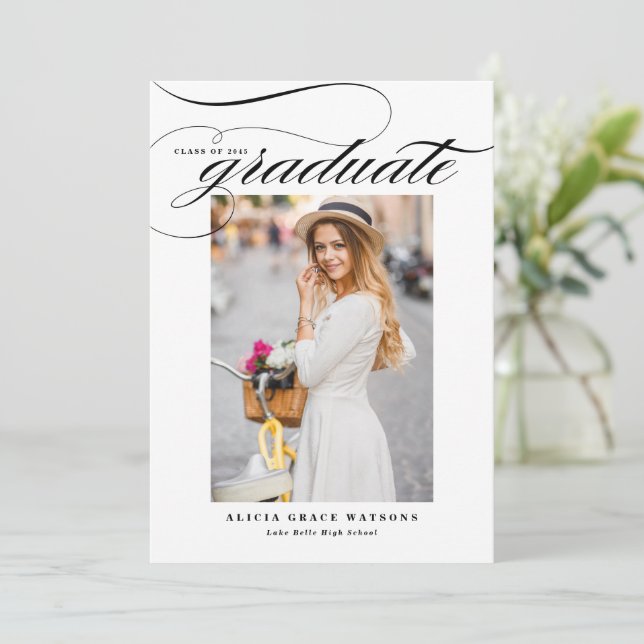 Convite de Formatura com Caligrafia Elegante Preta (Em pé/Frente)
