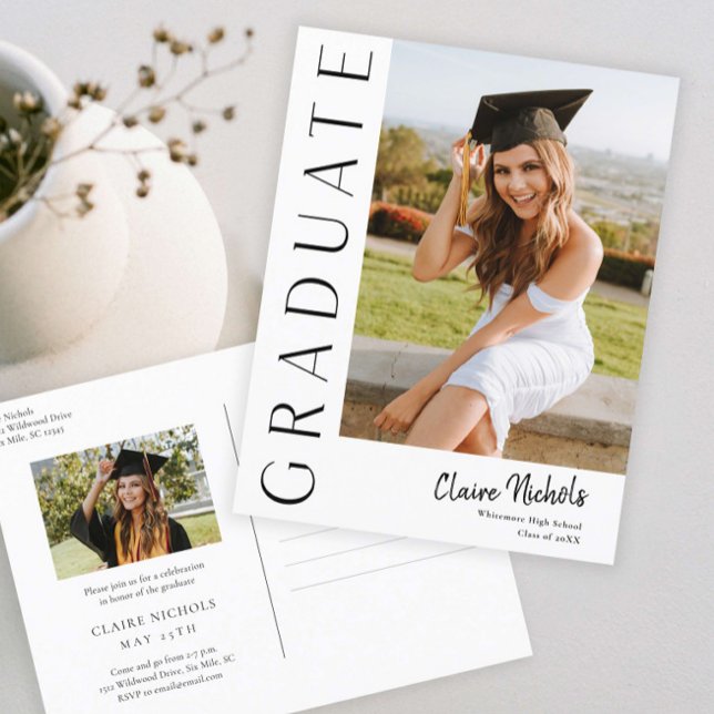 Convite de Formatura de Foto Vertical Moderna (Modern Typography Photo Graduation Invitation Postcard.)