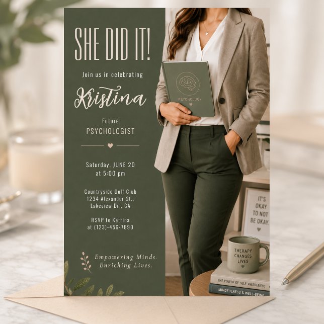 Convite de Formatura de Futuro Psicólogo (Future psychologist graduation invitation with elegant editorial olive green styling.)