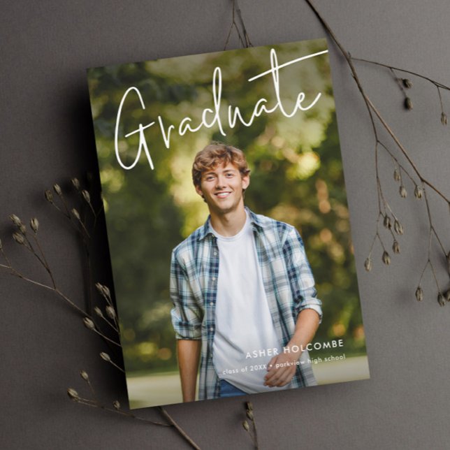 Convite de Formatura de Graduação com Foto Simples (Modern Graduate Script Photo Graduation Invitations.)