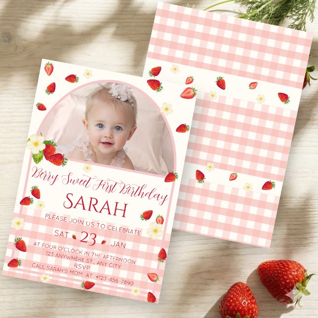 Convite de Foto de 1º Aniversário Berry Sweet (Berry Sweet 1st Birthday Photo Invitation)