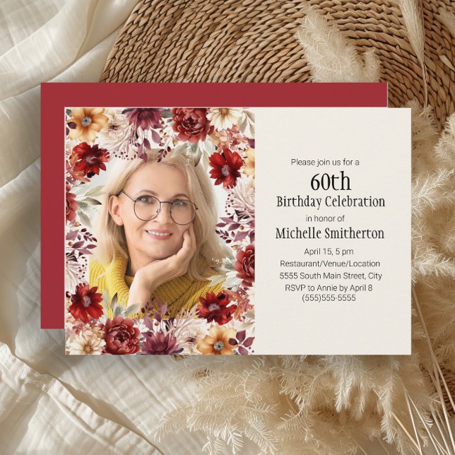 Convite de Foto de Aniversário de 60 Anos com Flor (Burgundy, rust, and cream-colored watercolor floral photo birthday party invitation)