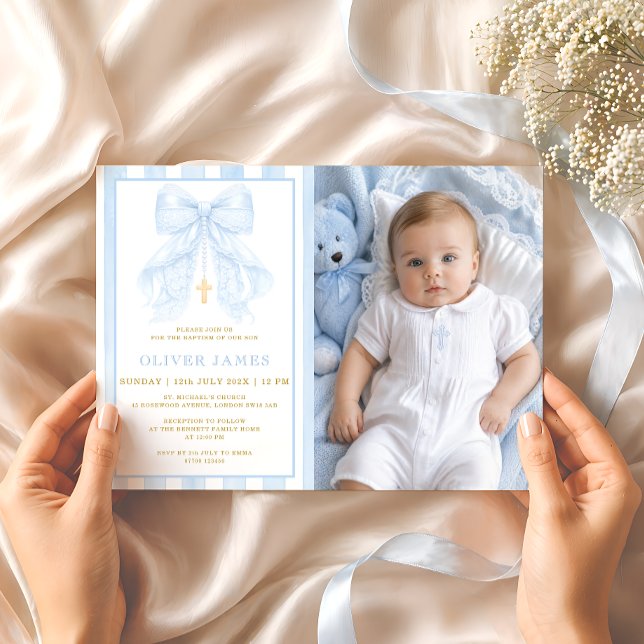 Convite de Foto de Batismo de Bebê Menino com Laço (Criador carregado)