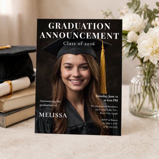 Convite de Foto do Anúncio de Formatura (Modern graduation announcement photo card with clean magazine style editable design)
