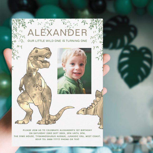 Convite de Foto para Aniversário de 1 ano do Dinos (Dinosaur 7th birthday party invitation with photo template T-Rex and stegosaurus dinos )