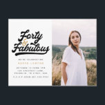 convite de foto para festa de aniversário de 40 an<br><div class="desc">Celebre seu aniversário de 40 anos com estilo com esses convites de foto para festa de aniversário de 40 anos fabuloso em preto e branco. Um design moderno com texto em itálico e gráficos em negrito. Altere a cor para personalizar. Parte de uma coleção.</div>