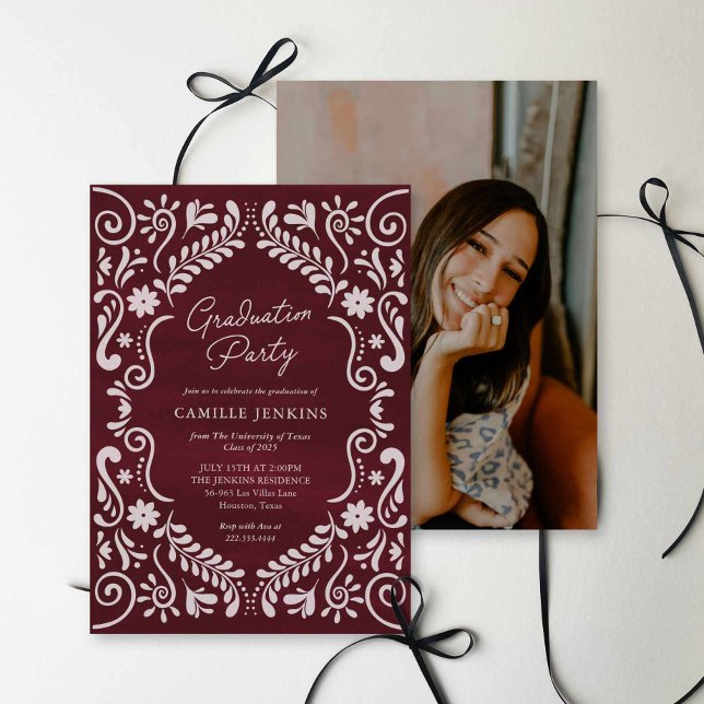 Convite de Foto para Festa de Formatura Burgundy (Burgundy Fiesta Graduation Party Photo Invitation)