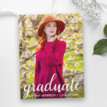 Convite de Foto para Festa de Formatura Moderno e<br><div class="desc">Convite de Foto para Festa de Formatura Moderno e Bonito em Dourado - Cartão Postal com Letra Branca</div>