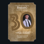 Convite de Fotografia de aniversário de 30 anos<br><div class="desc">Celebre em estilo com este convite de fundo em dourados e bronzeado com um número bonito 30. O centro zero está cortado formando uma janela fotográfica para sua foto favorita.Concebida por Freepik (). () O cartão é fácil de personalizar com seu texto, fonte e cor da fonte.() Não exatamente o...</div>