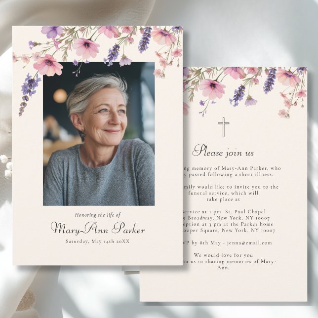 Convite de Funeral com Foto "Celebração da Vida" d (Wildflower "Celebration of Life" Photo Funeral Beige Purple Pink Invitation)