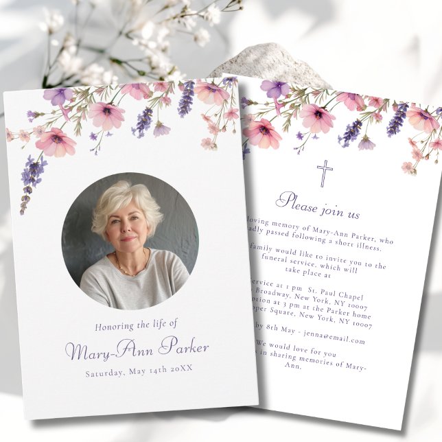 Convite de Funeral com Foto "Celebração da Vida" d (Wildflower "Celebration of Life" Photo Funeral Purple Pink Green White Invitation)