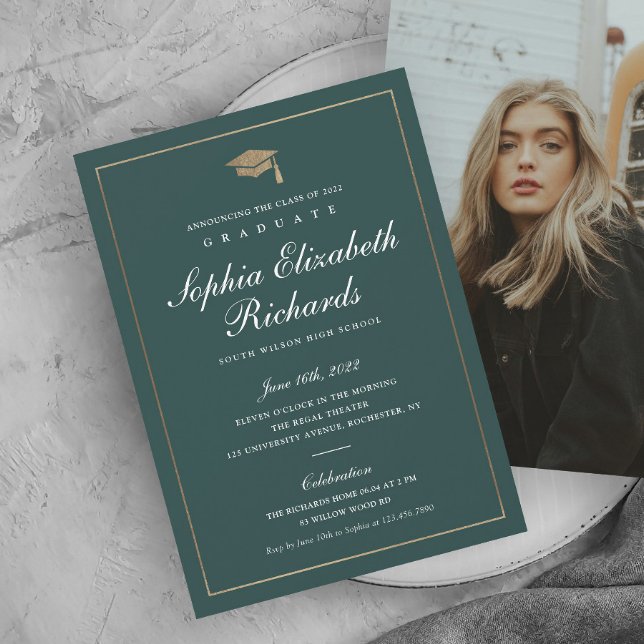 Convite de Graduação com Foto em Script Clássico D (Elegant calligraphy green and gold photo graduation invitation.)