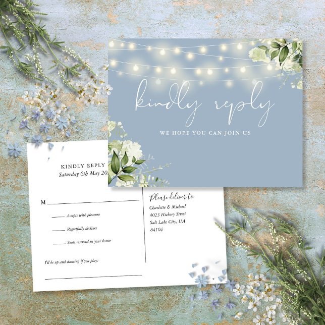 Convite de Música e RSVP com Luzes de Corda Florai (Dusty Blue Floral String Lights Song Request RSVP Invitation Postcard)