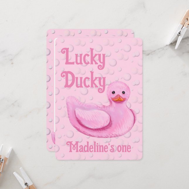 Convite de Primeiro Aniversário Lucky Ducky (Frente/Verso In Situ)