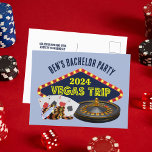 Convite de Viagem Personalizado para Despedida de<br><div class="desc">Personalize seu próprio convite de despedida de solteiro para uma viagem a Las Vegas. Convites de cartão postal personalizados legais com elementos essenciais de cassino, como um baralho de cartas, fichas de pôquer e roleta com 'Viagem a Vegas' em letras cursivas amarelas. Divertida escapada de jogador para seus padrinhos e...</div>