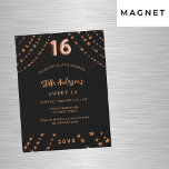 Convite Doce 16 estrelas rosa de ouro pretas luxo<br><div class="desc">Para uma elegante festa de aniversário 16,  16. Um fundo negro. Decorado com estrelas rosa douradas. Personalize e adicione um nome,  detalhes da festa,  ano de nascimento. O nome é escrito com um script de estilo manuscrito</div>