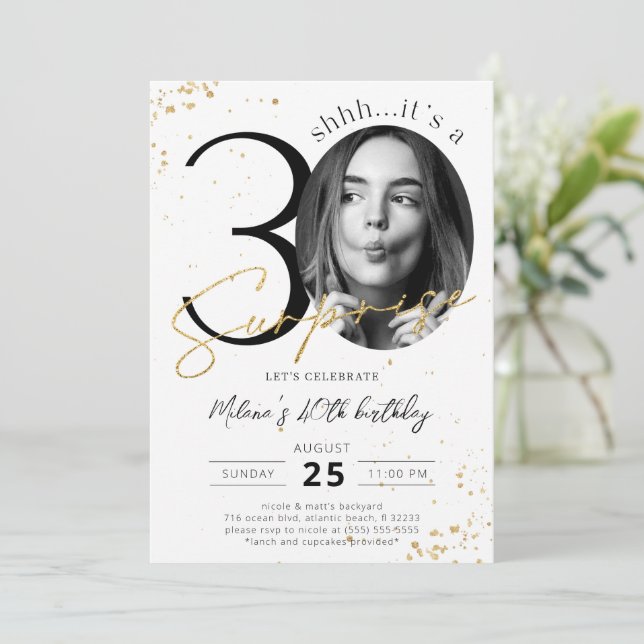 Convite Dourado para aniversário de 30 anos Surpre (Em pé/Frente)