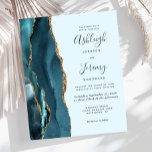 Convite Dourado para Casamento de Agata Teal Pálid<br><div class="desc">A borda esquerda deste elegante convite de casamento moderno apresenta uma coloração aquosa lacrimogênea aparada com uma falsa brilha de ouro. O texto personalizável combina letras de mão, placas de impressão e fontes itálicas em negros em um fundo branco. O verso apresenta um design de chaleira e de agata dourada....</div>
