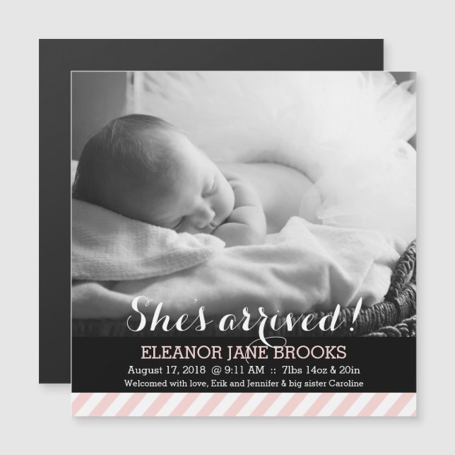 Convite Ela chegou ao anúncio do Bebê Stripes Rosa (Frente/Verso)