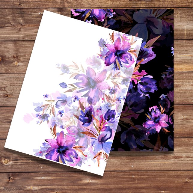 Convite em branco com flor roxa e rosa em aquarela (Criador carregado)