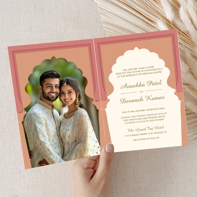 Convite Foto de casamento tradicional indiano Cream Pink A (Criador carregado)