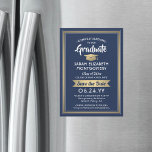 Convite Graduação Salva a Data Marinho Azul Branco e Doura<br><div class="desc">Compartilhe as notícias alegres da sua próxima festa de formatura com esta elegante folha de ouro azul, branco e azul-marinho, para salvar os convites magnéticos de data. Todo texto é simples de personalizar. As costas magnéticas facilitam a exibição da família e dos amigos. Design apresenta folha metálica falsa dourada, caligrafia...</div>