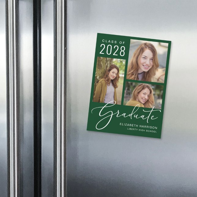 Convite Graduação Verde de Foto de Script Elegante (An elegant photo collage magnetic graduation announcement to celebrate the graduate's achievements)