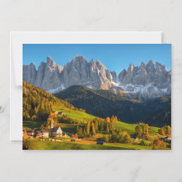 Convite Igreja e aldeia com paisagem montanhosa