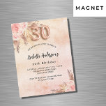 Convite luxo aniversário de 30 anos pampas de rosa de gram<br><div class="desc">Um fundo rosa dourado,  cor-de-rosa-rosado com gradiente rústico. Decorados com ouro rosa e flores,  rosas,  grama-pampas. Personalize e adicione um nome e detalhes da parte. O número 30 é gravado com uma fonte no estilo do balão.</div>